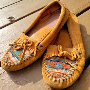 Minnetonka Moccasins - Tan with print - Size 7